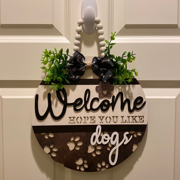 12 x 12 wooden decorative welcome dog sign with Buddha bead hanger - Picture 1 of 1
